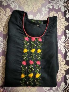 Elegant Black Kurta Set with Floral Embroidery