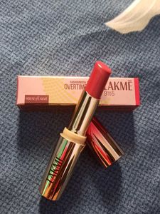 Lakme Fashionista Overtime Lipstick