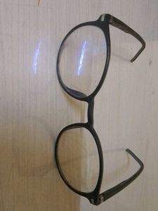 Round eyeglasses frames