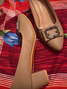 Elegant Beige Heels with Decorative Buckle