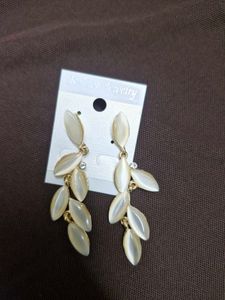 Elegant Leaf Dangle Earrings