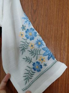 XL White Embroidered Kurta
