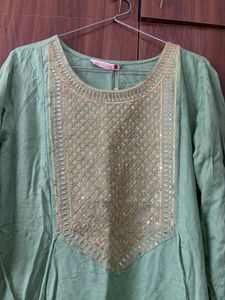 Elegant Green Embellished Embroidered Kurta