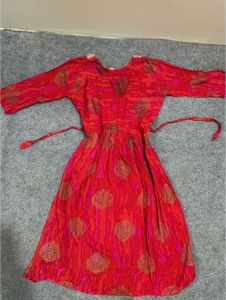 Red &amp; Gold Embellished Kurta