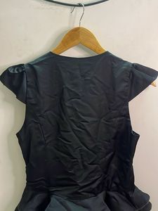 Chic Black Peplum Zipper Top