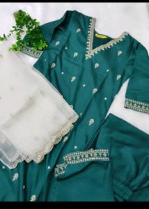 Emerald Green Embroidered Kurti Set