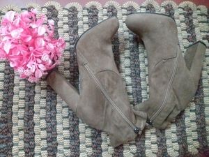 brand new branded winter boots..used never because of size issue..was stored for 1year            last day to sell this pair of boots!!!!