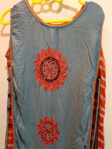 Embroidered Sleeveless Kurta
