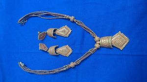 Necklace with a dull gold finish