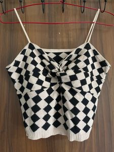 Stylish Checkered Knit Crop Top