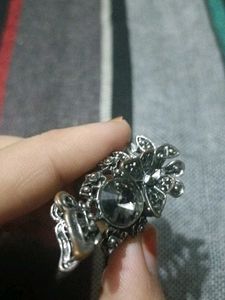 Vintage-Style Floral Cocktail Ring