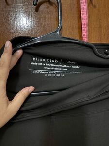 Black solid leggings