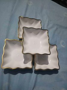 Set of 4 Elegant White &amp; Gold Square Bowls