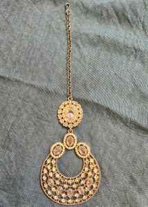 Elegant Gold Maang Tikka