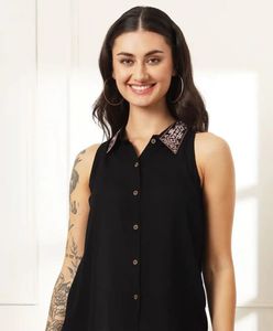 Black Embroidered Collar Sleeveless Kurta