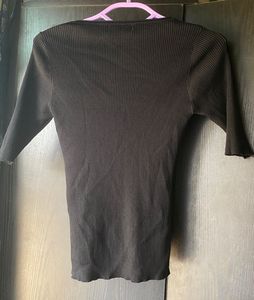 Ribbed V-Neck 3/4 Sleeve Top