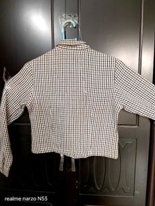 Smart fitted  zipup top/shirt