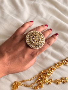 Elegant Kundan &amp; Pearl Jewellery Set