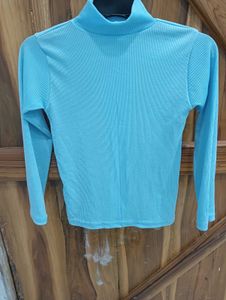 Light Blue Ribbed Knit Top “M”size
