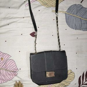 Chic Black Crossbody Bag with Chain Strap
