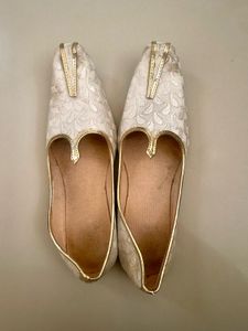 Men's Ethnic Embroidered Juttis