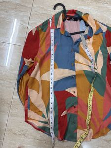 Vibrant Tropical Leaf Print Button-Up Shirt