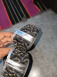Embroidered Ethnic Style Juttis