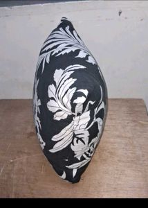 Vintage Black &amp; White Floral Pillow takiya