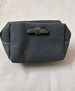 🆕 Oriflame Women Grey Poetry Pouch
