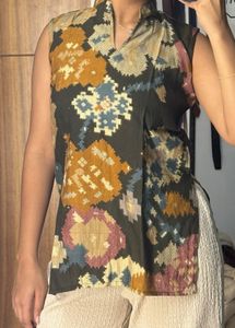 Unique Floral Print Sleeveless Kurta