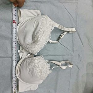😍 Elegant Lace Trimmed Bra