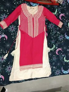 Elegant Pink Kurta Set with Intricate Embroidery