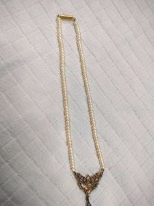 Elegant Pearl Necklace with Pendant