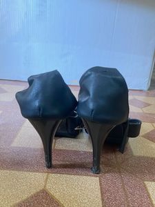 Stylish Black Wedge Sandals