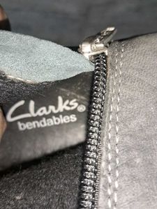 Clarks(New) *bendable* Stylish dark grey Boots