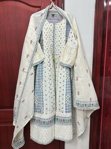 White Ethnic Kurta Set with Mul Dupatta
