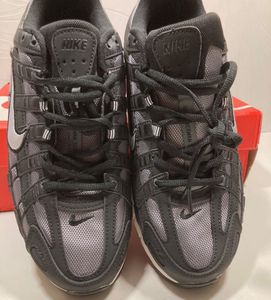 Nike Air Monarch IV Men's Sneakers