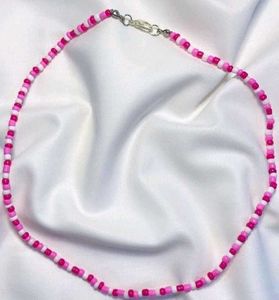 beaded necklace (1 piece)