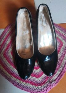 Elegant black heels 👠