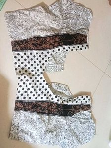 Elegant Black and White Printed blause