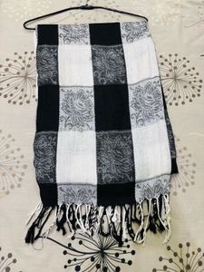 Black &amp; White Scarf/ Stall