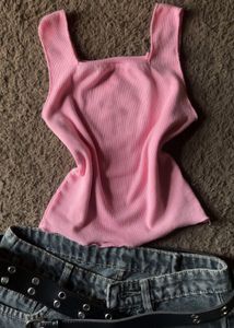 Cute pink top 🎀