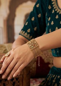 Exquisite Kundan &amp; Pearl Bracelet