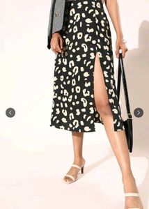 Chic Leopard Print Midi skirt🖤