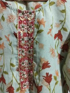 Floral Print Kurta set with Embellished Neckline