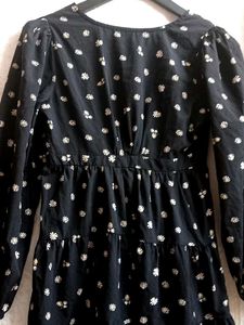 Chic Black Daisy Print Dress