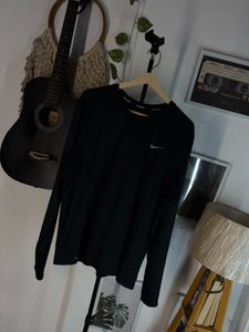 Nike Dri-FIT Long Sleeve Shirt