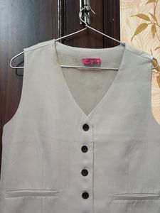 Stylish Women's Sleeveless Vest