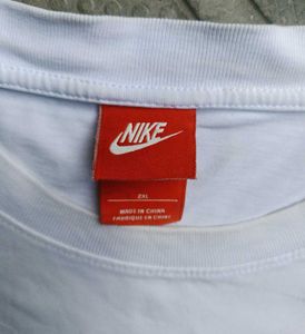 Nike White Graphic Pocket T-Shirt