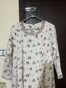 Elegant White Kurta with Delicate Floral Print